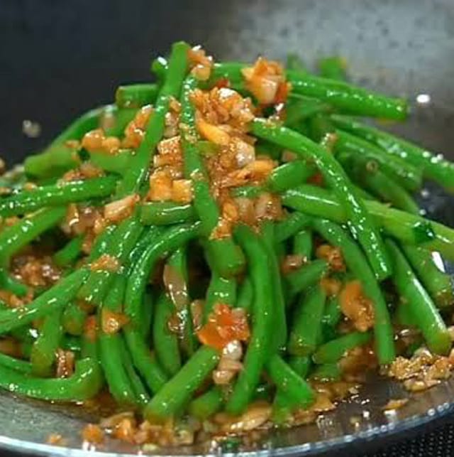 Side Of Garlic String Bean.